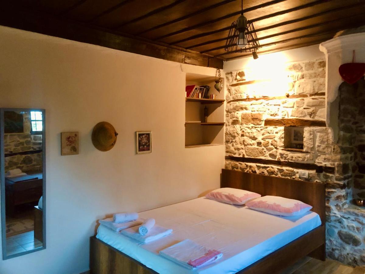 Restaurant & Guest House Semani Berat Exterior foto