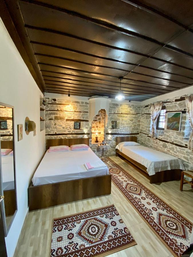 Restaurant & Guest House Semani Berat Exterior foto