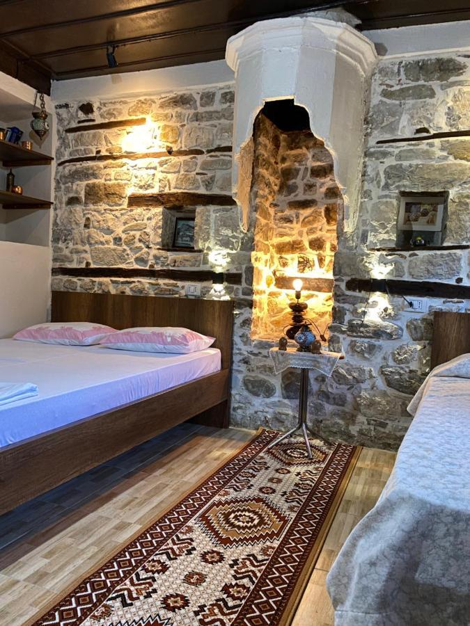 Restaurant & Guest House Semani Berat Exterior foto
