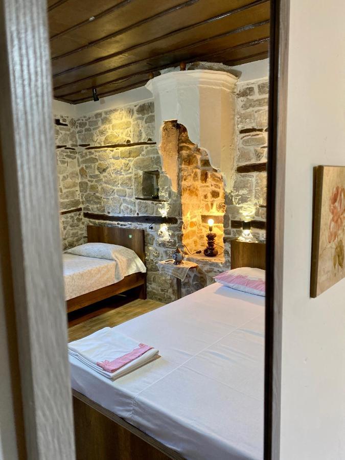 Restaurant & Guest House Semani Berat Exterior foto