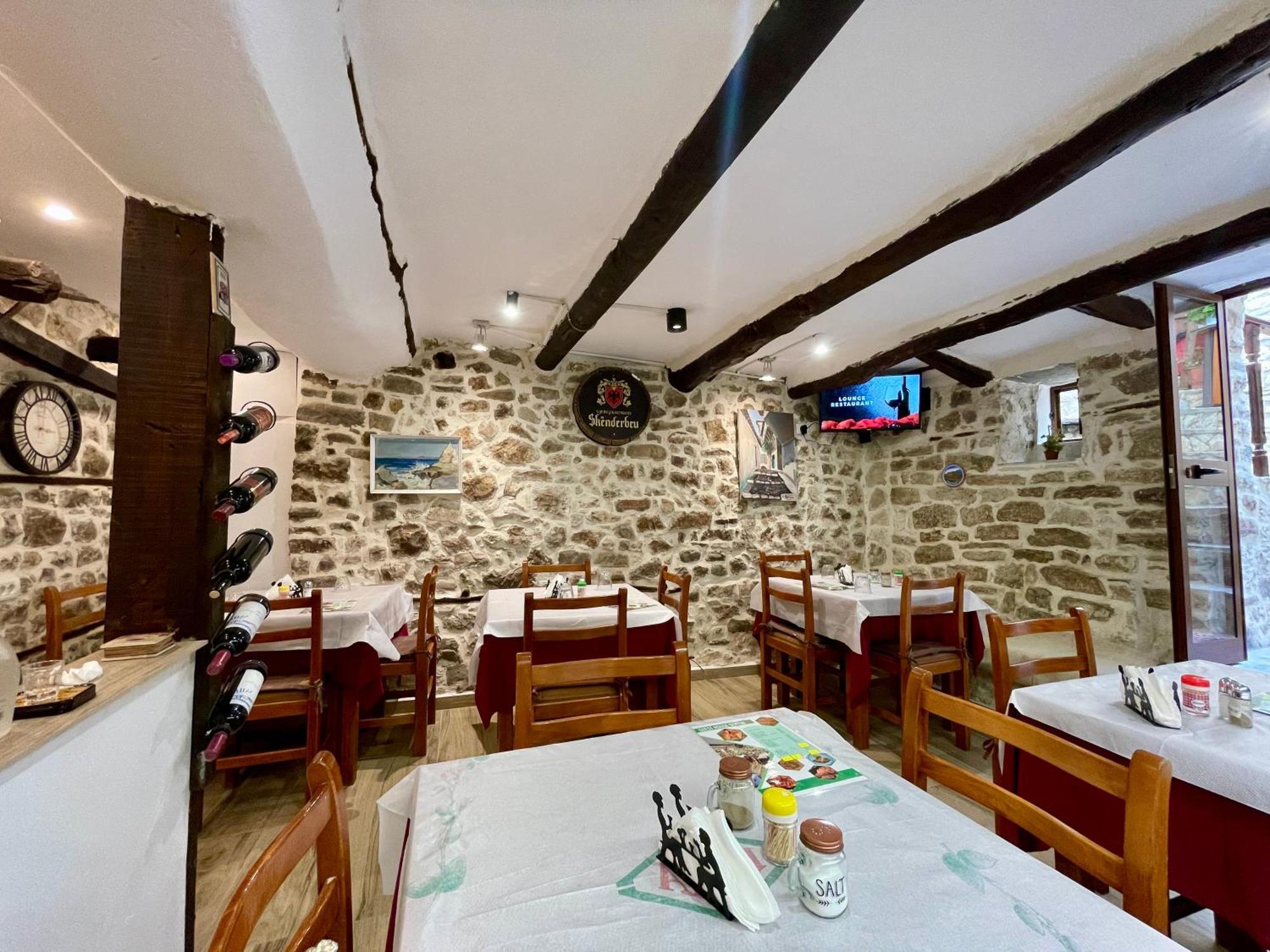 Restaurant & Guest House Semani Berat Exterior foto