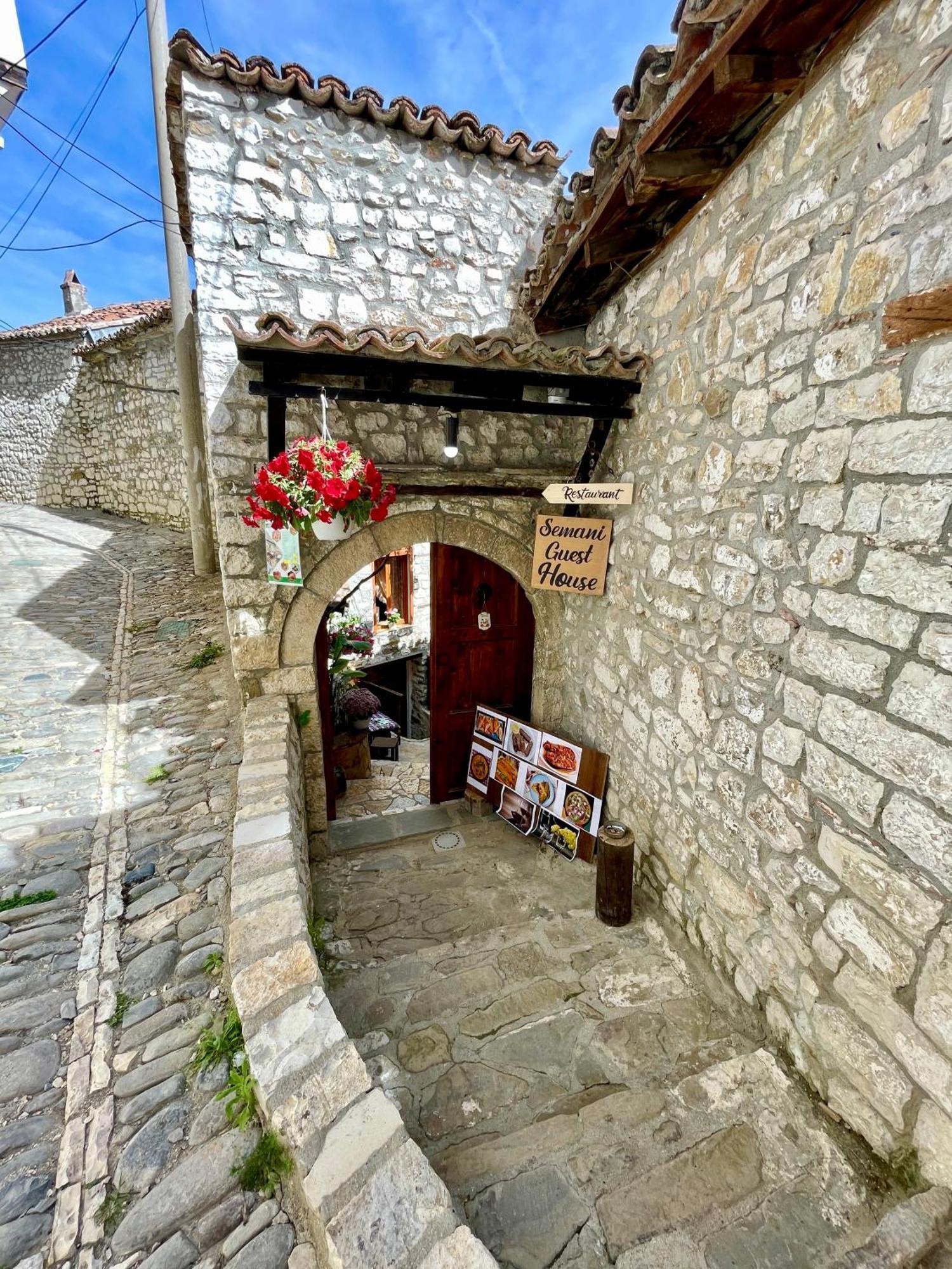 Restaurant & Guest House Semani Berat Exterior foto