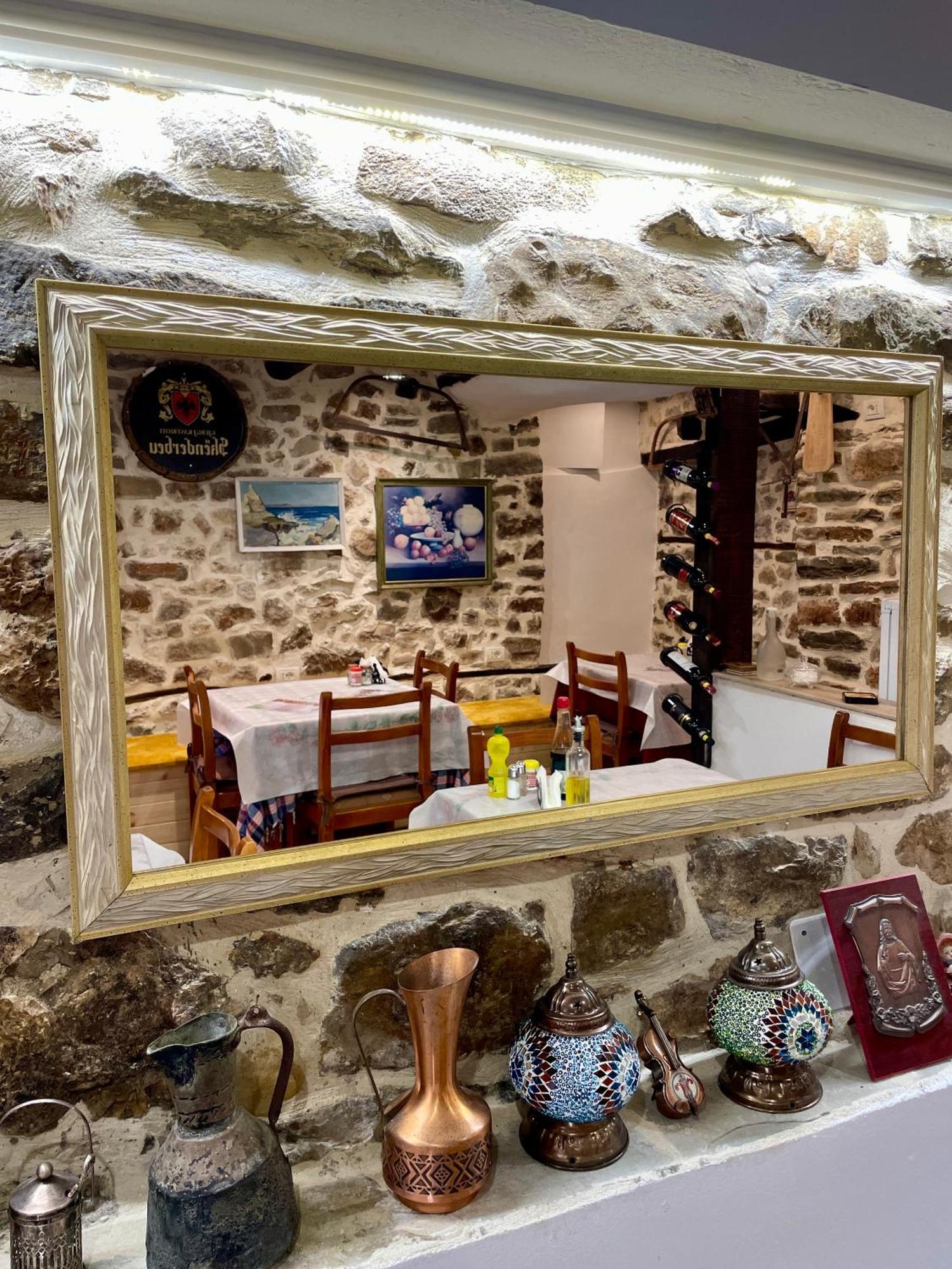 Restaurant & Guest House Semani Berat Exterior foto