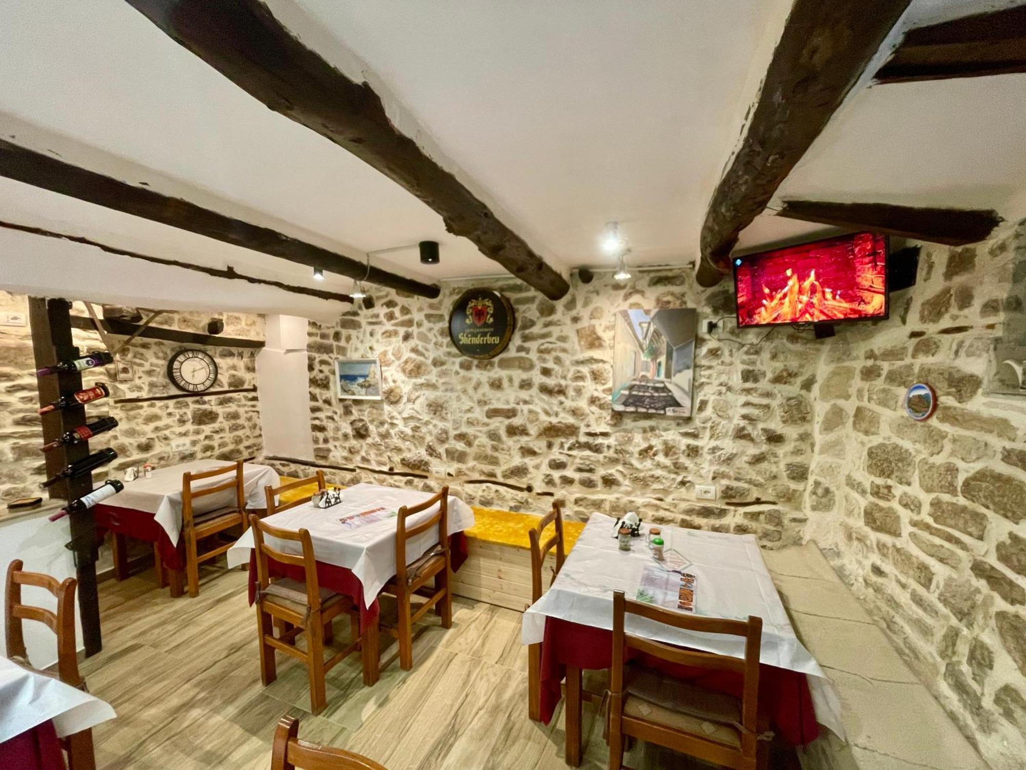 Restaurant & Guest House Semani Berat Exterior foto